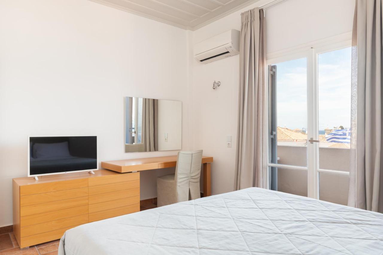 Hotel Roumani Спетсес Экстерьер фото