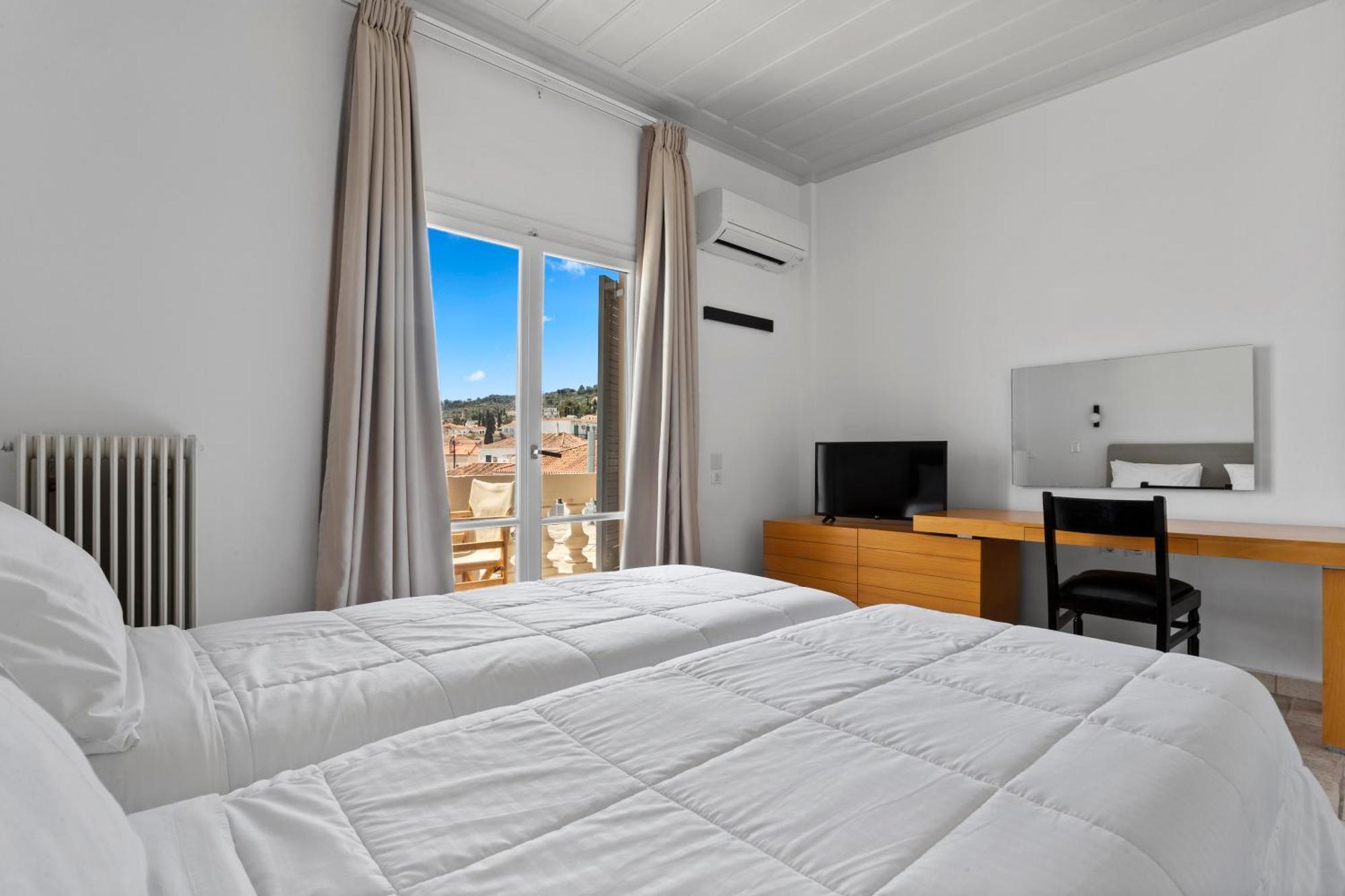 Hotel Roumani Спетсес Экстерьер фото