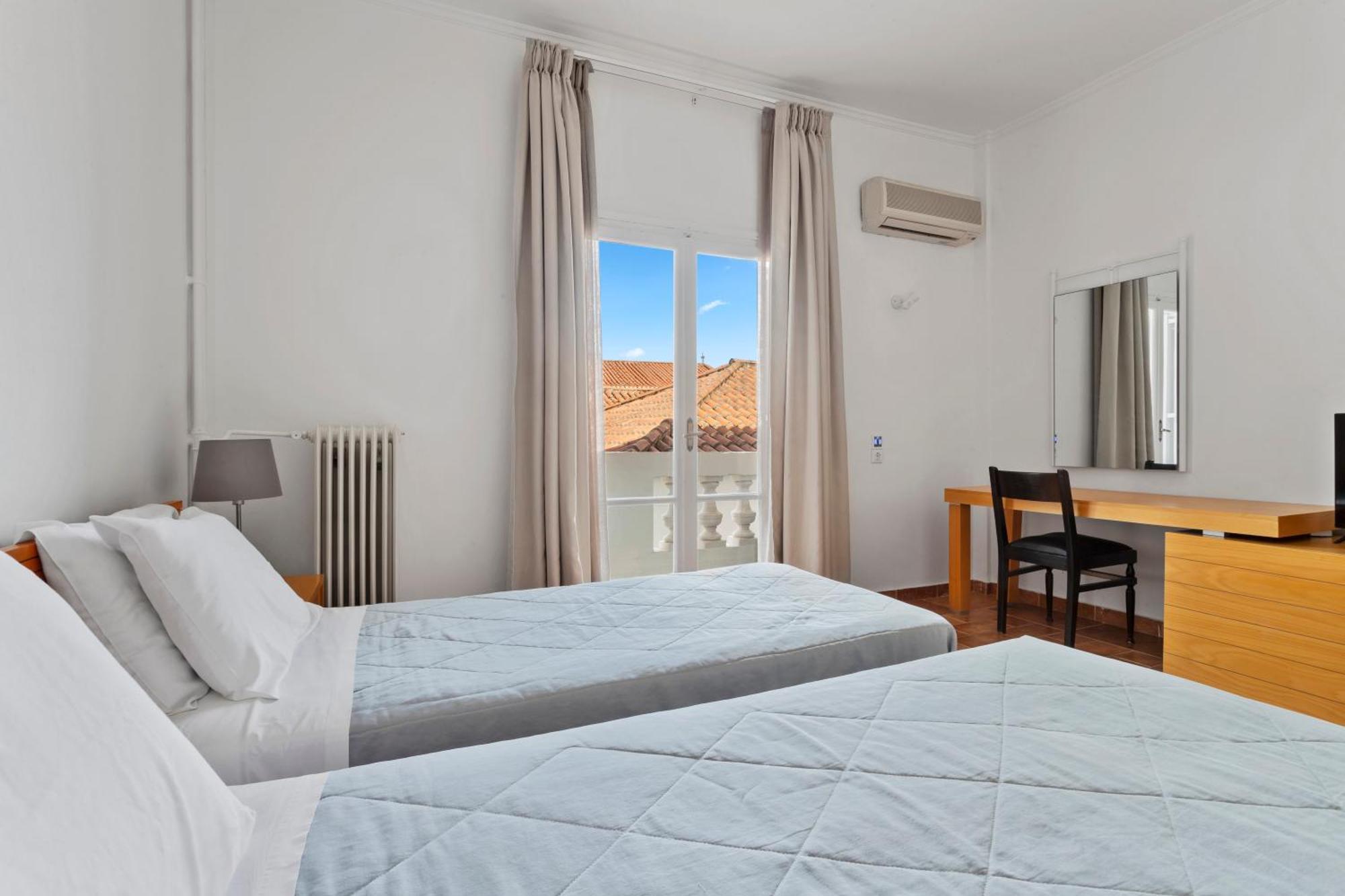 Hotel Roumani Спетсес Экстерьер фото